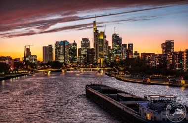 Frankfurt Skyline bei Sonnenuntergang