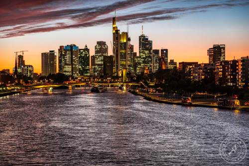Frankfurt Skyline bei Sonnenuntergang