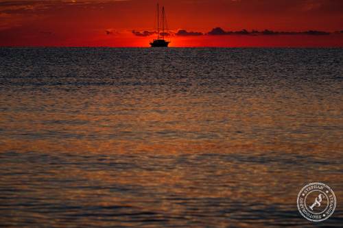 Segelboote bei Sonnenaufgang