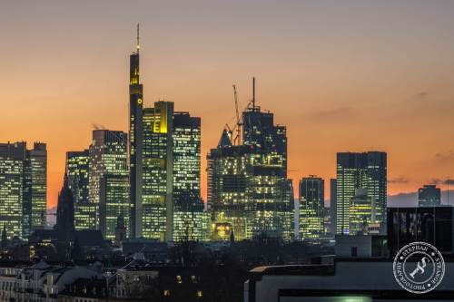 Frankfurt_Skyline_Sonnenuntergang_230123_-3