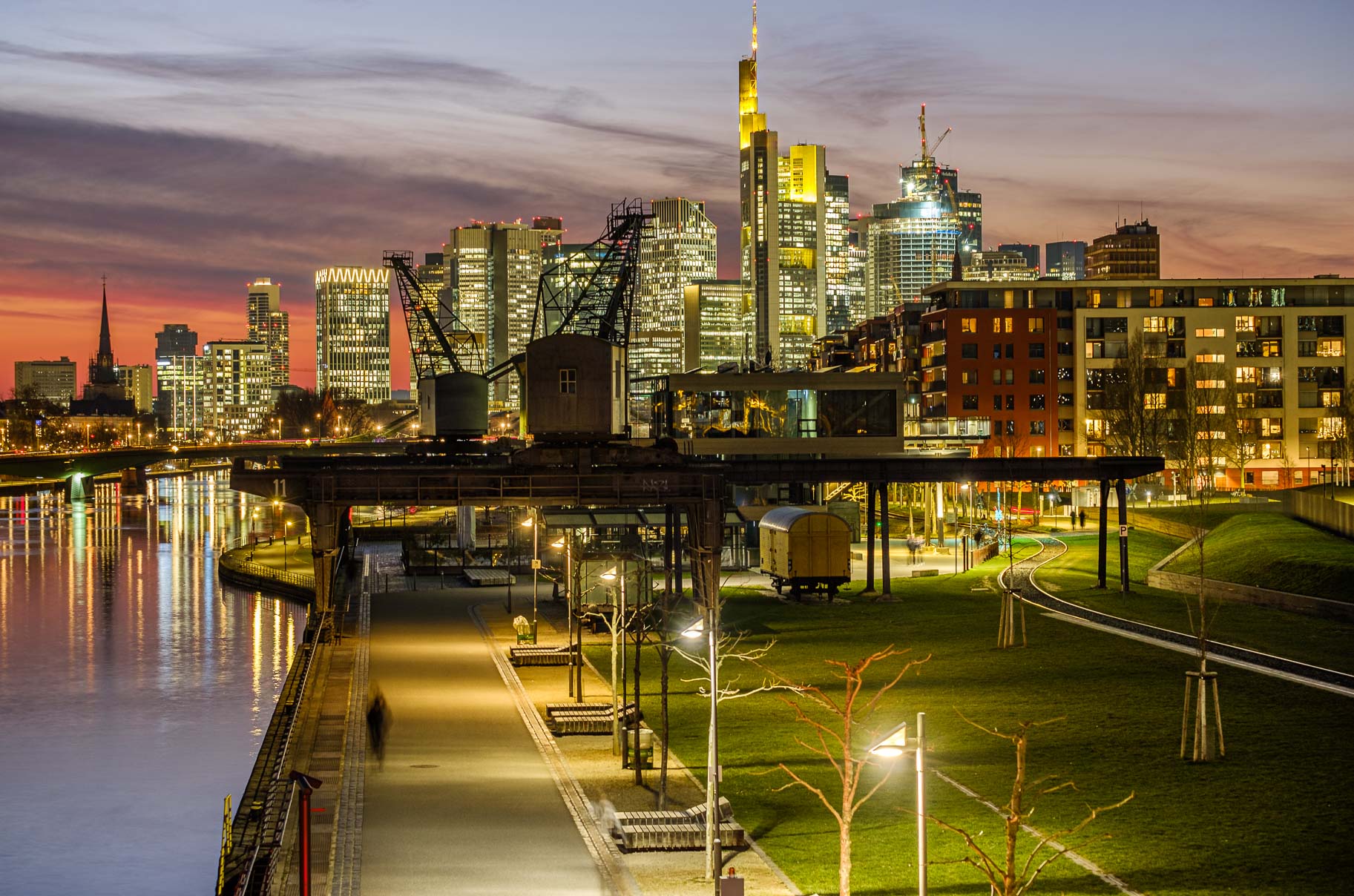 Frankfurts Skyline im Frühjahr